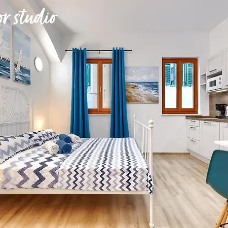 Studios Notte Sul Porto Rovinj Exterior photo
