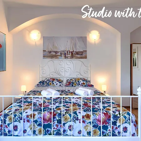 Studios Notte Sul Porto Rovinj Exterior photo