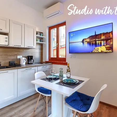 Studios Notte Sul Porto Rovinj Exterior photo